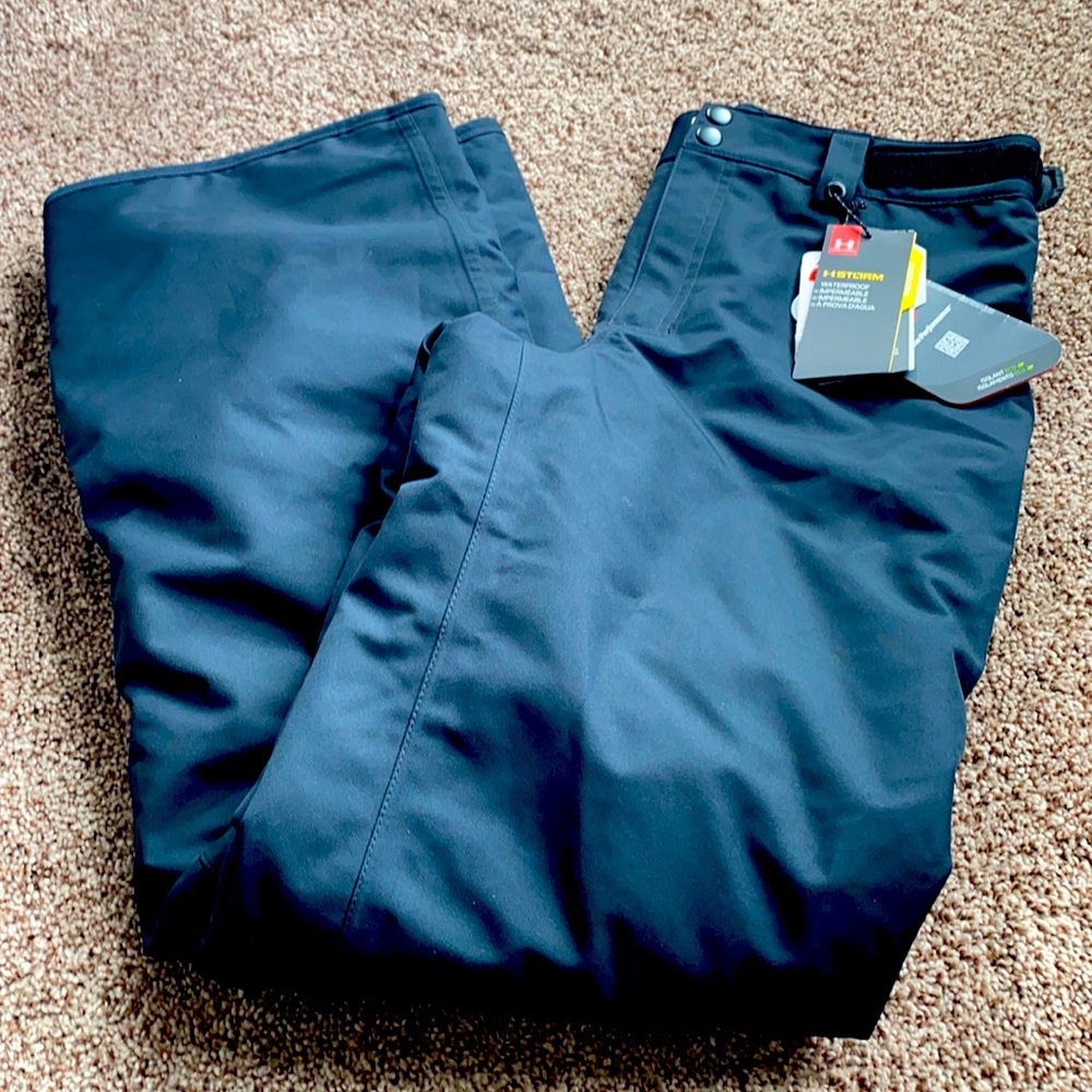 Boys under armour  ski pants size L